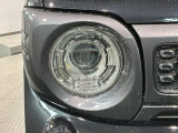 LEDヘッドライトは、点灯の瞬間から最大光量を発揮し、突然暗くなるトンネルなどでの安定感を高めます。