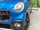【LEDヘッドライト】悪天候や夜間走行時も良好な視界を確保し安心して運転できる高輝度LEDヘッドライトを装備!点灯速度が早く、消費電力も抑えられています。