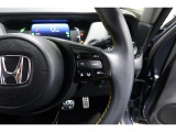 Hondaセンシングの機能のひとつ、アダプティブクルーズコントロール付!アクセルから足を離しても設定したスピードと前車との車間を保ち走行してくれます!車線維持もアシスト☆高速道路で疲労軽減ですね☆