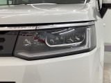 LEDヘッドライトは、点灯の瞬間から最大光量を発揮し、突然暗くなるトンネルなどでの安定感を高めます。