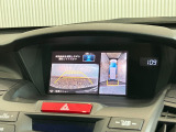 【バックカメラ】リバースにするだけで映ります、後方の安全確認や、狭い駐車場での車庫入れ、雨の日や夜間など視界の悪い時に便利です!安全にバックする為には欠かせない装備です。
