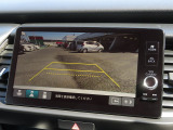 ギヤをRに入れるとナビの画面に後ろの映像が映るリヤカメラ付!後退時の安全確認やコンディションの悪い視界でもカラーバックモニターがドライバーをサポート☆☆☆