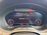 バーチャルコックピッド 携帯電話からの着信や発信も車両から行え、ハンズフリーにて会話が可能です。