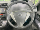【純正革巻きステアリング】上質な革を使用することで、手にしっかり馴染みとても運転しやすいハンドルです♪