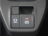 電子制御パーキングブレーキ搭載で指一本で簡単に操作することができます。さらに停車中に、ブレーキペダルを踏み続けなくても、自動的にブレーキを保持する機能である、ブレーキホールド付きです。