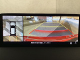 狭い場所での駐車やすれ違いなどでより的確な運転操作に役立つ360&deg;ビューモニターが装備されています。