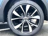 18インチ純正アルミホイール+21545R18タイヤを装着。