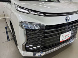 LEDヘッドライトです。デザイン性がよくとても明るいので、夜間の走行や悪天候でも安心です。しかも長寿命!