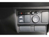 【左電動スライドドア】力を入れずにラクラクドア開閉♪左側電動スライドドア装備車両◎右側スライドドアは手動開閉です。狭い駐車場での乗り降りもラクラク♪挟み込み防止機構装備でお子様の乗り降りも安心◎