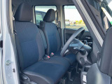 使用感のないきれいな運転席シートです!