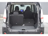 お荷物の量や乗車人数に合わせて使えるリヤシートは、ご覧のとおり倒すことで、広々したラゲッジルームで便利です。