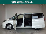 両側パワースライドドア付きだから、狭い駐車スペースなどでの 乗り降りラクラク!小さなお子さまのいるご家庭には嬉しい装備。