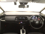 【前方視界】開放的な前方視界!運転がしやすく疲れにくいです♪窓が大きく、見通しがとっても良いおクルマですよ♪