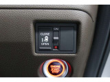 ◆片側電動スライドドア!!荷物で手が塞がる時など簡単にドアの開閉が出来ます!何より力いらずで開閉OK!女性やお年寄りにも優しい♪電動機能はOFFにもできますから元気なお子様の駆け出しも安心!