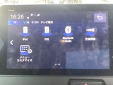 ナビゲーションはギャザズ9インチメモリーナビ(LXU-242NBi)が装着されております。AM、FM、CD、DVD再生、音楽録音再生、フルセグTV、Bluetoothがご使用いただけます。
