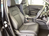 本革セパレートシートは、運転席8ウェイ、助手席4ウェイのパワーシートです。