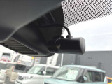 万が一の瞬間も、純正ドラレコで安心。事故やトラブル、あおり運転の記録をしっかり残してくれるから、後の手続きもスムーズに。映像で残せる安心はドライバーにとって何よりの心の支え。安全運転の新常識です。