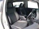 お車選びをお楽しみ頂けるよう、在庫車の展示スペースを十分に確保しております。