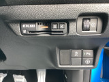ETC2.0を搭載し、高速道路の料金決済をスムーズに行えるだけでなく、道路情報を活用した高度な運転支援サービスにも対応しています。