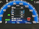 視認性のいいメーターを採用しており、快適なドライブをサポートします。