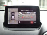 360&deg;ビューモニターでは前後左右4つのカメラ映像をさまざまな走行状況に応じて切り替えてセンターディスプレイに表示することで、駐車時や狭い道でのすれ違い時、見通しの悪い交差点進入時でも安心感を高めます