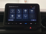 HondaCONNECT対応の便利なナビディスプレー。お持ちのスマートフォンと連携して、ナビやBluetoothでの音楽再生が可能です。デザインはもちろん、操作性も良好です。