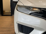【ヘッドライト(HID)】大光量ながら、省電力にも貢献!より遠くまで明るく照らし、夜間や雨天時の安心感を大きく向上させます!