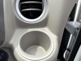 ドリンクホルダーも使い易い位置にあり便利です。
