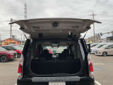 セレナ自慢のデュアルバックドア。奥行きの狭い駐車場でも、荷物の出し入れが可能です!