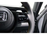 Hondaセンシングの機能のひとつ、アダプティブクルーズコントロール付!アクセルから足を離しても設定したスピードと前車との車間を保ち走行してくれます!車線維持もアシスト☆高速道路で疲労軽減ですね☆