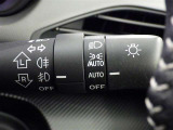 トンネルなど、周囲の明るさの変化でランプ類を自動オン・オフするコンライトです(消し忘れ防止機能付)