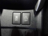 【車線逸脱防止機能】ウィンカーをださずに車線逸脱をするとディスプレイ表示と警報ブザーで注意を促します。