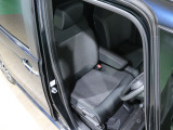 程よい硬さとホールド性が高いシートで長時間運転も快適です。