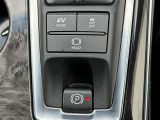 ★電動パーキングブレーキ★スイッチで作動・解除。「P」シフトで自動作動、「P」シフト以外にシフトで解除されるオート機能!
