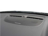 【harman/kardon】世界のオーディオファン垂涎のプレミアムサウンドシステムを搭載。原音に近い音場空間を忠実に再現。乗る人すべてに最良の音響体験を提供します。
