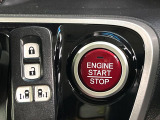 【Hondaスマートキー】カバンやポケットに入れたままでもドアの施錠・解錠が可能なスマートキーを装備。エンジンのオン・オフ時もカギを取り出す必要が無いからとっても便利です♪