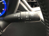 ライトスイッチです。「AUTO」にすると外の明るさに応じてスモールライト・ヘッドライトが自動でON・OFFします。夕暮れ時や屋内駐車場、トンネルなどに便利です。フォグランプもON・OFFできます。