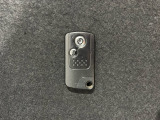【スマートキー】持っているだけでエンジン始動や、ドアロックの開閉まで出来ちゃう賢く便利なスマートキーを装備!イモビライザーでセキュリティー対策もOK!