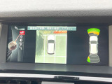 ●パノラミックビューモニター:専用のカメラにより、上から見下ろしたような視点で360度クルマの周囲を確認することができます☆死角部分も確認しやすく、狭い場所での切り返しや駐車もスムーズに行えます。