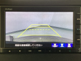 【バックカメラ】運転が苦手な方も車庫入れラクラクです!ギアをリバースに入れれば自動的に切り換わりますので、面倒な操作は不要です♪狭い駐車場もお車を傷つけず安心ですね!