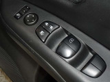 電動格納式ドアミラー・パワーウインドウを装備しています。