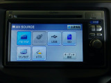 1セグテレビ搭載。DVD・CD再生、SDカード、USB入力に対応しています。