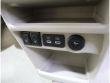 運転席・助手席シートヒーター装備☆ボタンを押せばすぐに暖かくなるので、寒い日に重宝します◎