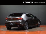 【MAZDA3】光の映り込みだけで、「面のうつろい」を表現し、見る場所、時間、天気によりさまざまな表情を見せ、見るたびに「このクルマにして良かった」と思っていただける車です。洗車も楽しくなります。
