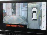 パノラミックビューモニター付きです。車両を上から見たような映像をディスプレイオーディオ画面に表示。運転席からの目視だけでは見にくい、車両周辺の状況をリアルタイムでしっかり確認できます。
