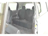 中古車をキレイで気持ちよくお乗りいただけるよう、エンジンルームからシートを外した洗浄まで、目に見えない部分も徹底的に洗浄しています!