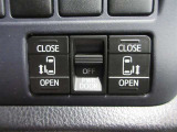 両側パワースライドドア付きだから、狭い駐車スペースなどでの 乗り降りラクラク!小さなお子さまのいるご家庭には嬉しい装備。