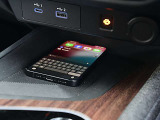 スマホの充電等に便利なUSBのソケットが付いています。