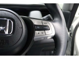 Hondaセンシングの機能のひとつ、アダプティブクルーズコントロール付!アクセルから足を離しても設定したスピードと前車との車間を保ち走行してくれます!車線維持もアシスト☆高速道路で疲労軽減ですね☆