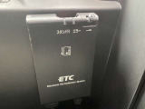 ETC付きです。高速道路に乗る時には必須になります。時間帯によっては割引もあります。